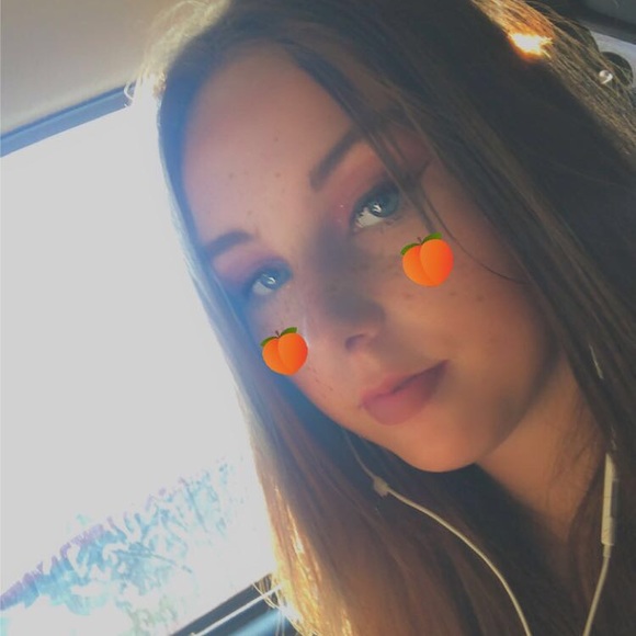 Meet your Posher, Lily - Picture 2 of 3